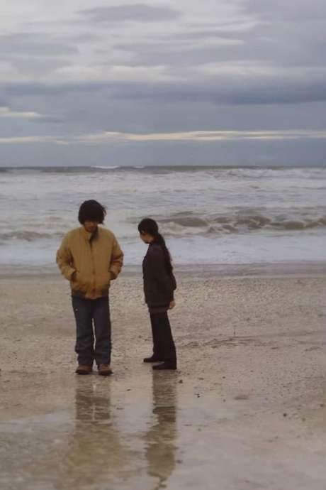    An intimate short documentary of Lamp strolling beachside, wandering Ibaraki Prefecture, accompanied by songs from their 2004 album “For Lovers”  